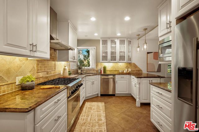 7811 Nardian Way, Los Angeles, CA 90045