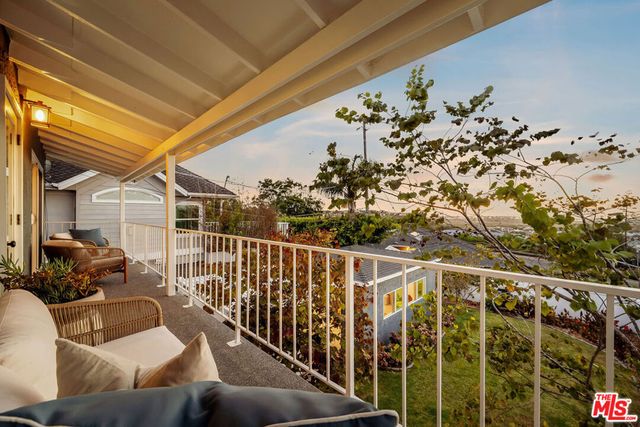 7811 Nardian Way, Los Angeles, CA 90045