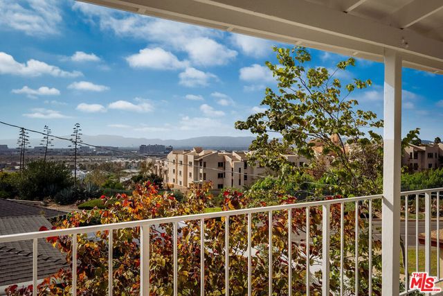 7811 Nardian Way, Los Angeles, CA 90045