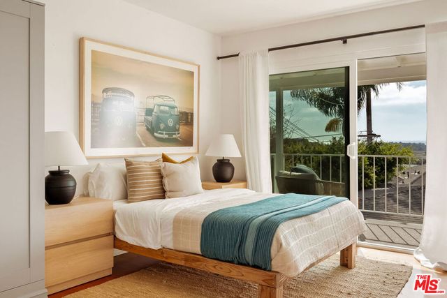 7811 Nardian Way, Los Angeles, CA 90045