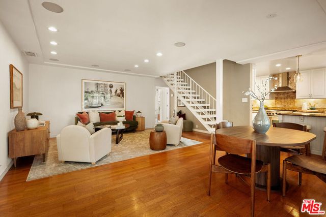 7811 Nardian Way, Los Angeles, CA 90045
