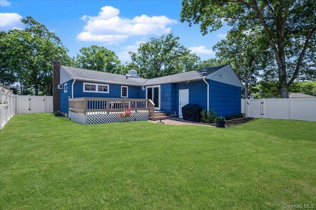 3 Cherry Street, Massapequa, NY 11758