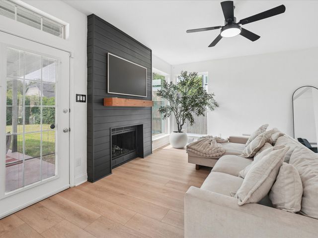 409 Baldwin Street, Grand Prairie, TX 75052