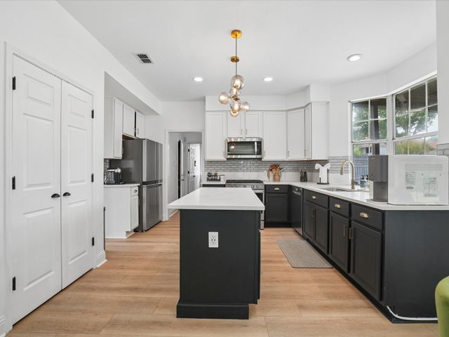 409 Baldwin Street, Grand Prairie, TX 75052