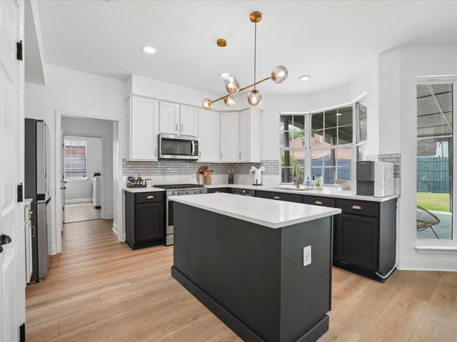 409 Baldwin Street, Grand Prairie, TX 75052