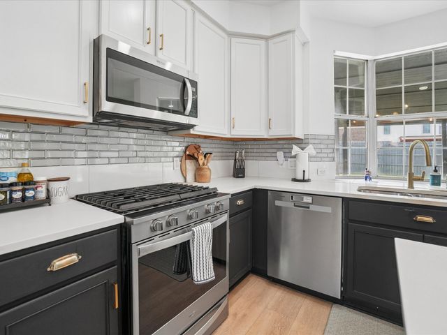 409 Baldwin Street, Grand Prairie, TX 75052
