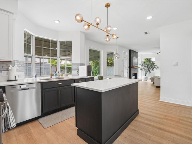 409 Baldwin Street, Grand Prairie, TX 75052
