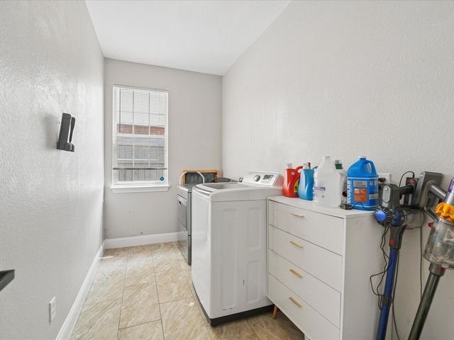 409 Baldwin Street, Grand Prairie, TX 75052