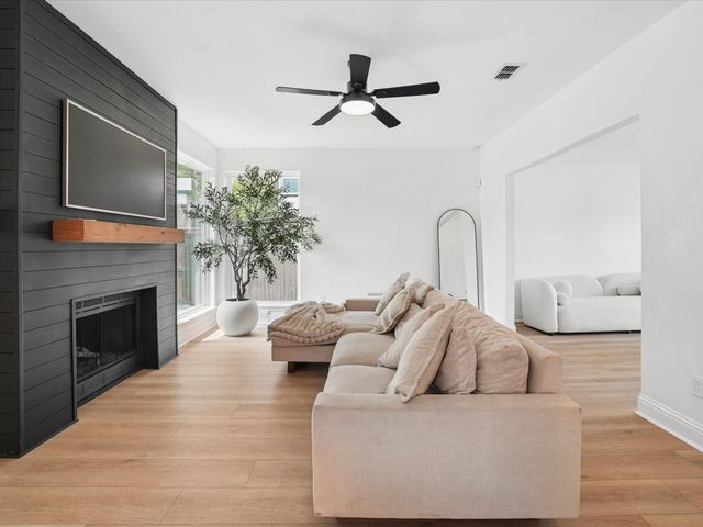 409 Baldwin Street, Grand Prairie, TX 75052