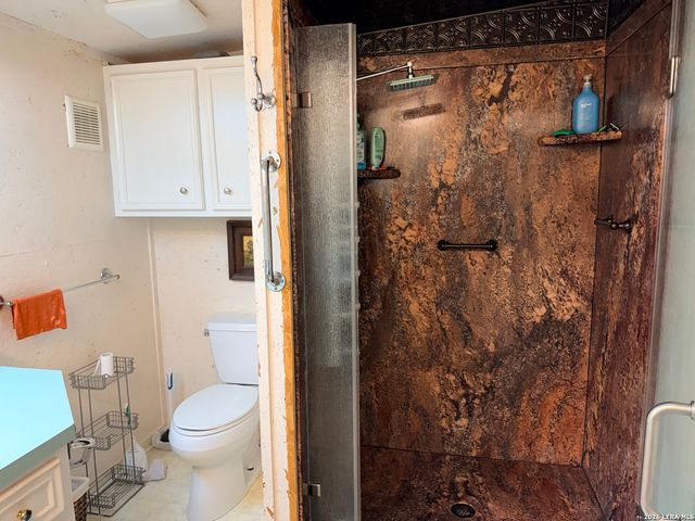 767 Happy Hollow Dr, Bandera, TX 78003