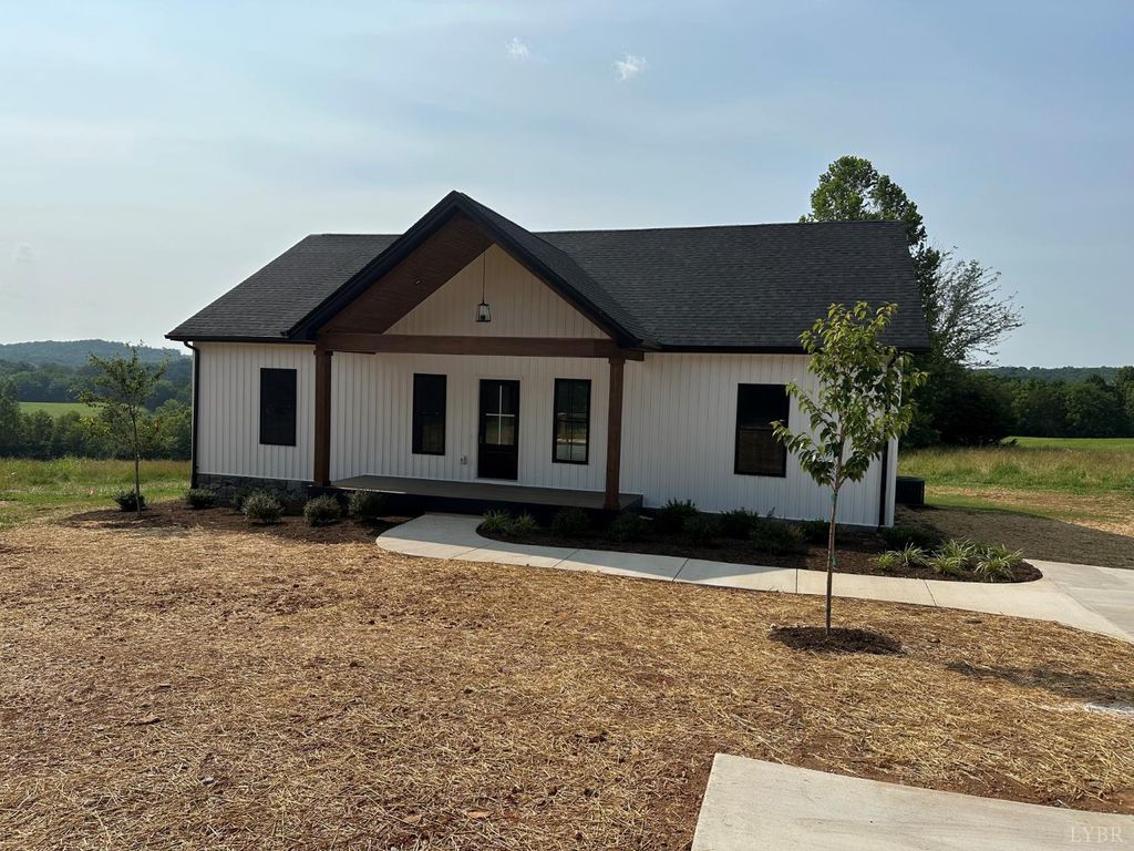 9798 Leesville Road, Evington, VA 24550