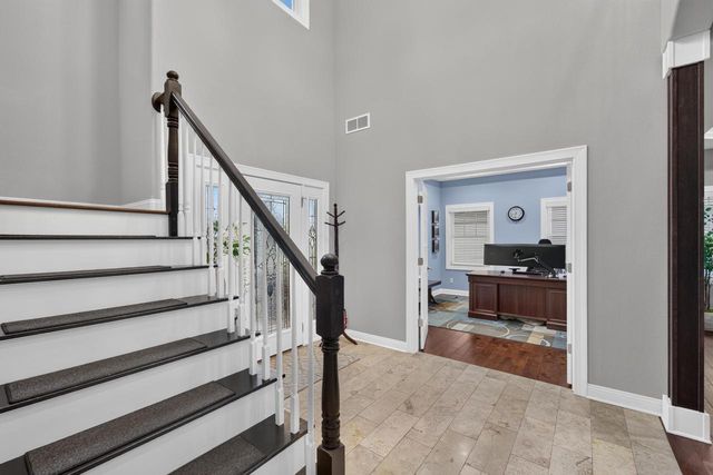 1347 W Stillwater CIRCLE, Mequon, WI 53092