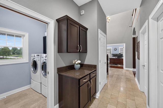 1347 W Stillwater CIRCLE, Mequon, WI 53092