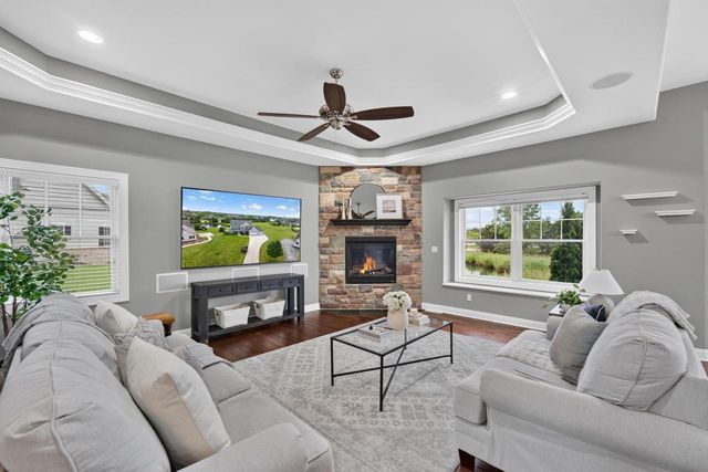 1347 W Stillwater CIRCLE, Mequon, WI 53092