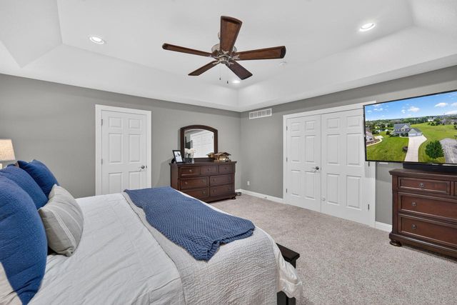 1347 W Stillwater CIRCLE, Mequon, WI 53092