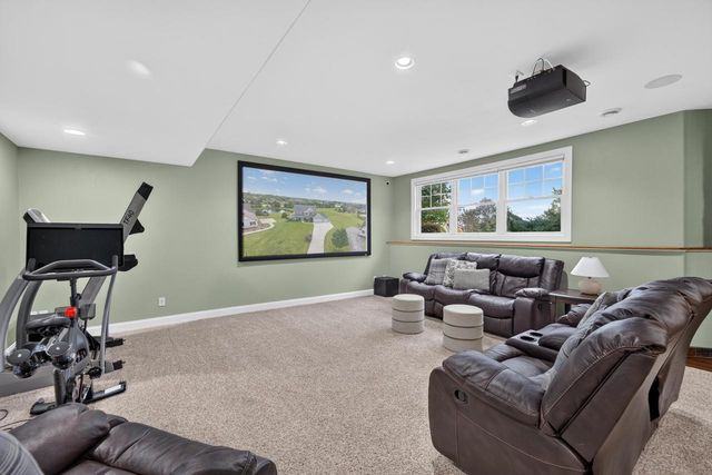 1347 W Stillwater CIRCLE, Mequon, WI 53092