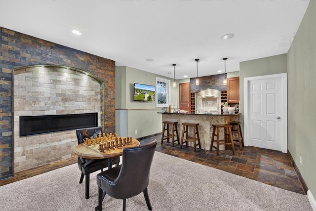 1347 W Stillwater CIRCLE, Mequon, WI 53092