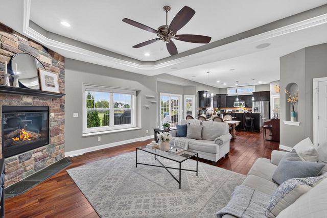 1347 W Stillwater CIRCLE, Mequon, WI 53092