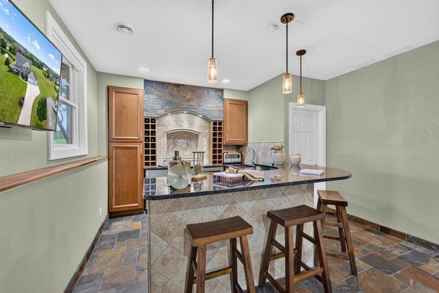 1347 W Stillwater CIRCLE, Mequon, WI 53092