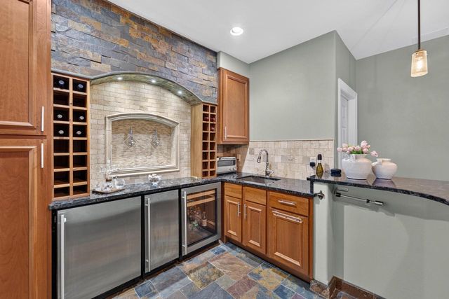 1347 W Stillwater CIRCLE, Mequon, WI 53092
