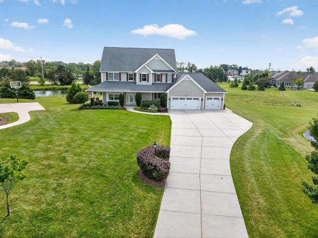 1347 W Stillwater CIRCLE, Mequon, WI 53092