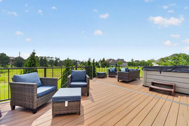 1347 W Stillwater CIRCLE, Mequon, WI 53092