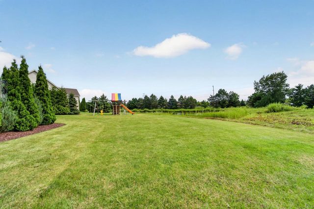 1347 W Stillwater CIRCLE, Mequon, WI 53092