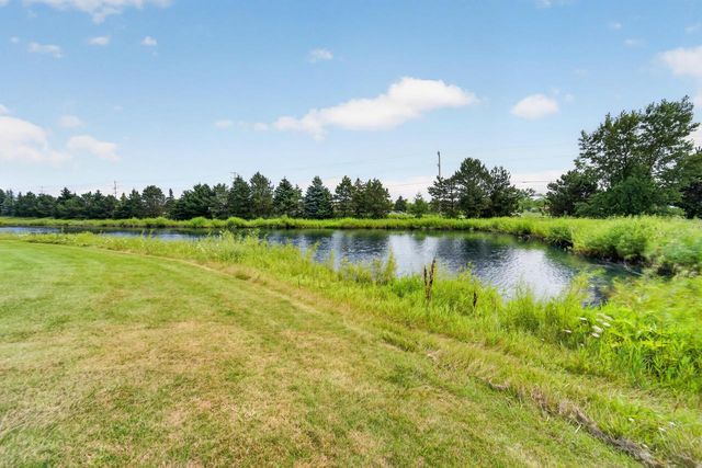1347 W Stillwater CIRCLE, Mequon, WI 53092
