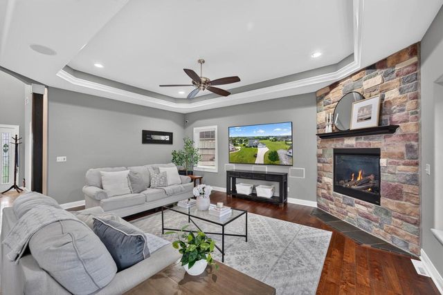 1347 W Stillwater CIRCLE, Mequon, WI 53092