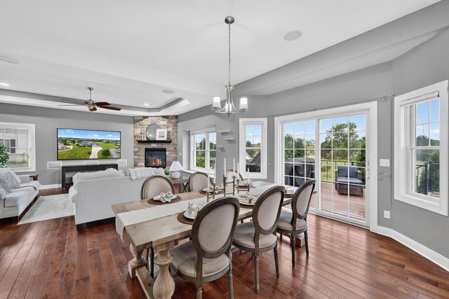 1347 W Stillwater CIRCLE, Mequon, WI 53092