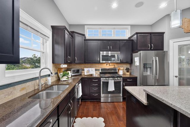 1347 W Stillwater CIRCLE, Mequon, WI 53092