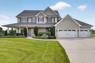 1347 W Stillwater CIRCLE, Mequon, WI 53092