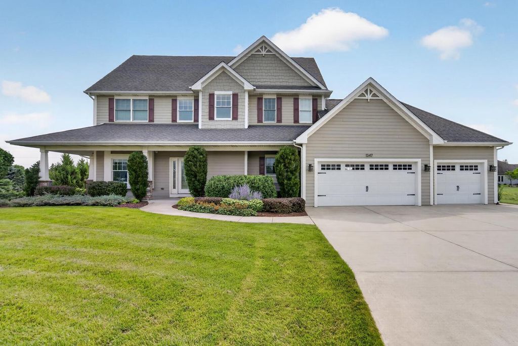 1347 W Stillwater CIRCLE, Mequon, WI 53092