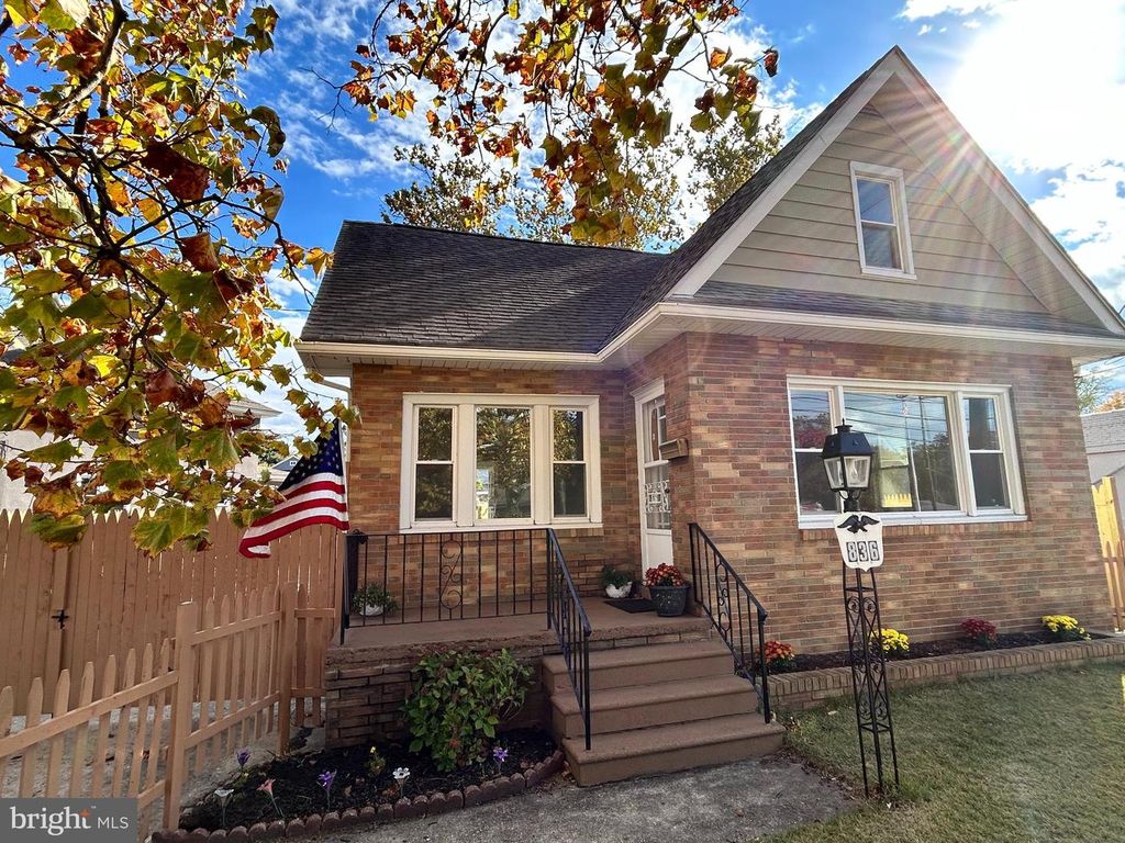 836 E BROAD ST, Gibbstown, NJ 08027