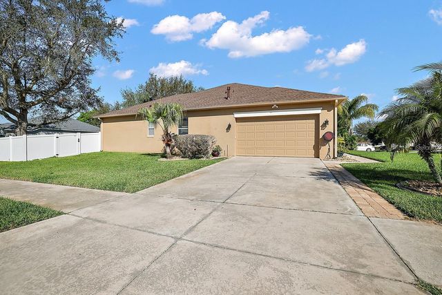 2847 MAJESTIC ISLE DR, Clermont, FL 34711