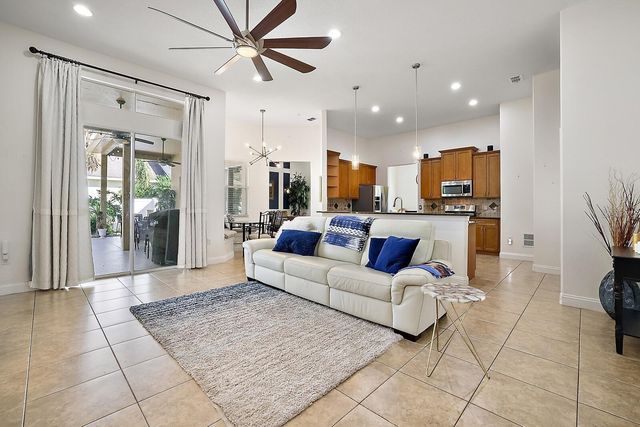 2847 MAJESTIC ISLE DR, Clermont, FL 34711