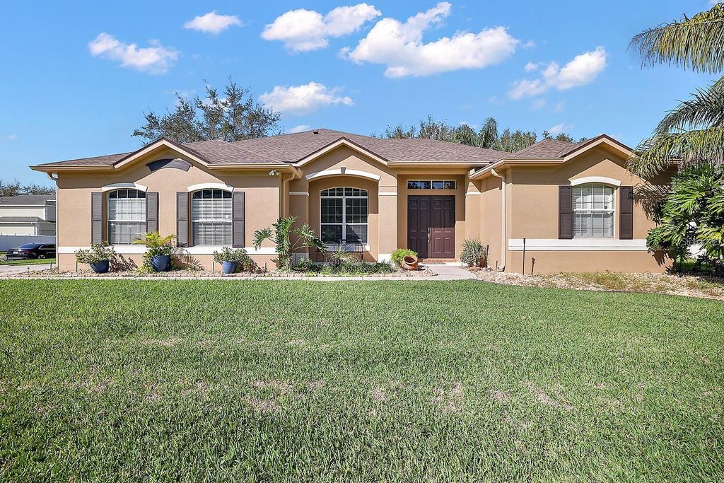 2847 MAJESTIC ISLE DR, Clermont, FL 34711