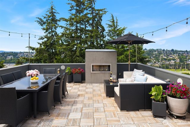 2560 12th Avenue W, Seattle, WA 98119