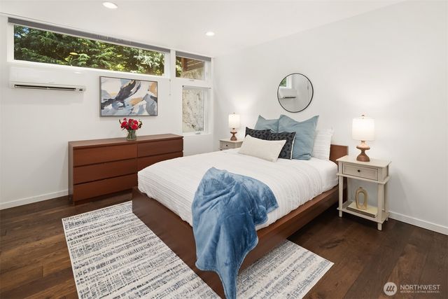 2560 12th Avenue W, Seattle, WA 98119