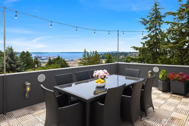 2560 12th Avenue W, Seattle, WA 98119