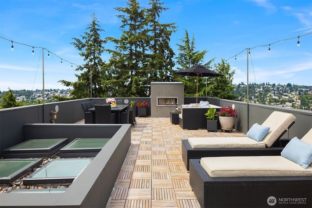 2560 12th Avenue W, Seattle, WA 98119