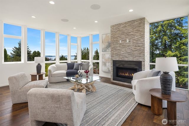 2560 12th Avenue W, Seattle, WA 98119