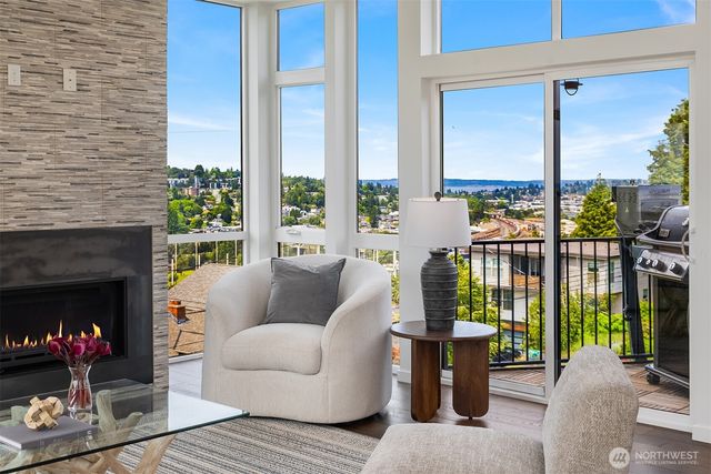 2560 12th Avenue W, Seattle, WA 98119
