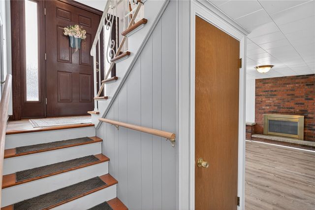 27 Wenscott Lane, North Providence, RI 02904