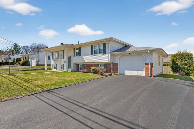 27 Wenscott Lane, North Providence, RI 02904