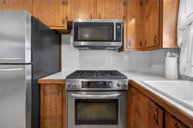 27 Wenscott Lane, North Providence, RI 02904