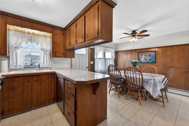 27 Wenscott Lane, North Providence, RI 02904