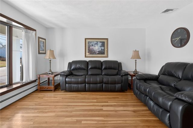 27 Wenscott Lane, North Providence, RI 02904