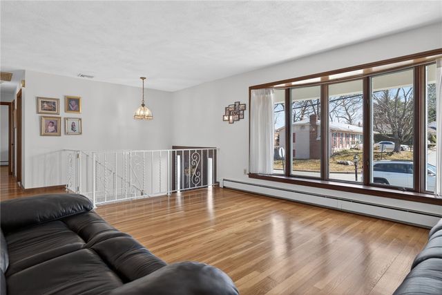 27 Wenscott Lane, North Providence, RI 02904