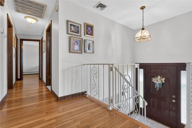 27 Wenscott Lane, North Providence, RI 02904